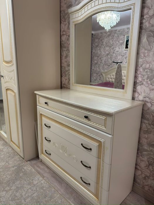 Спальный гарнитур