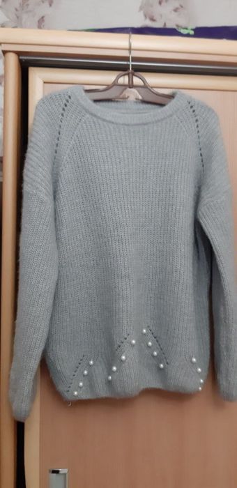 Свитер новый,на 50-54 размер