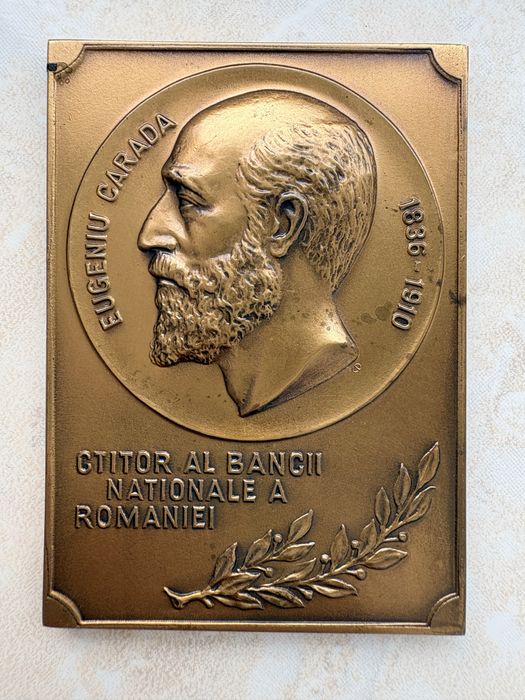 Vând plachetă aniversară din bronz, emisă de Banca Națională a României în anul 1995, cu ocazia împlinirii a 115 ani de la înființarea instituției.