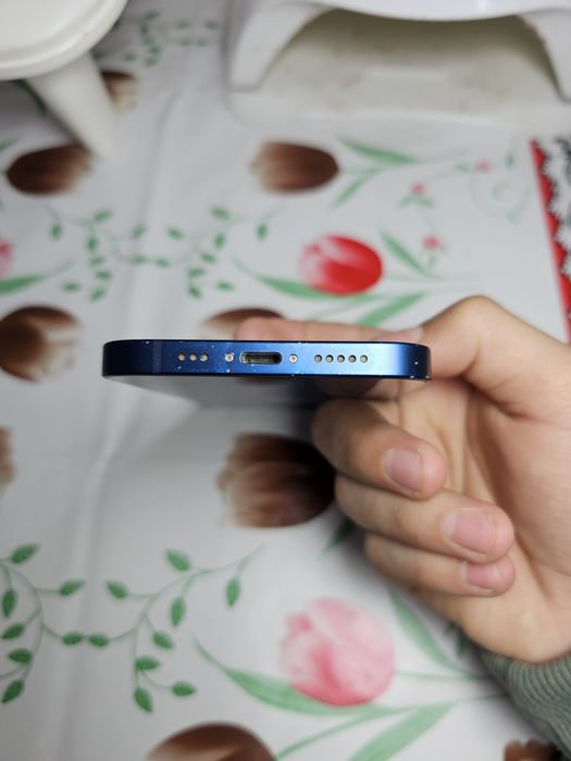 Vand iphone 12  garantie 2 ani