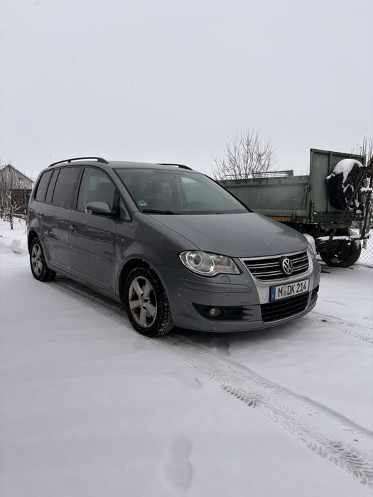 Vand  Volkswagen Touran 7 locuri automat
