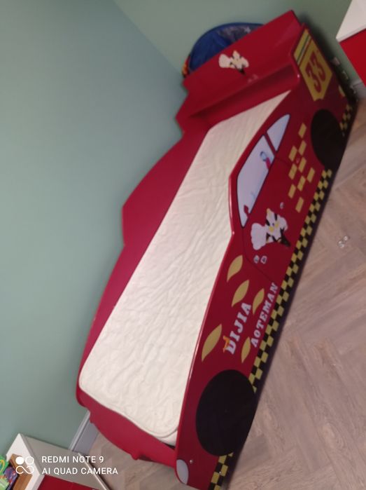 Продам кровать машина