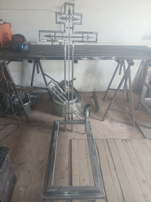 Продам ритуальные вазы