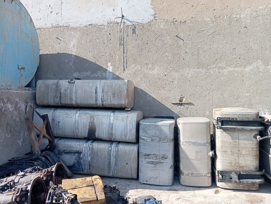 Бак дизельный сотилади