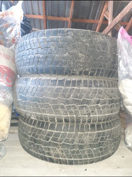 Срочно продаю автошины 235/70/16