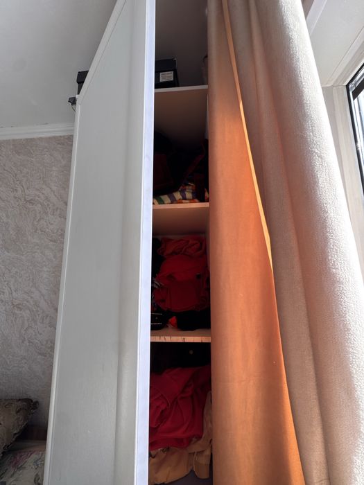 Продам шкаф пенал в идеяльном состоянии