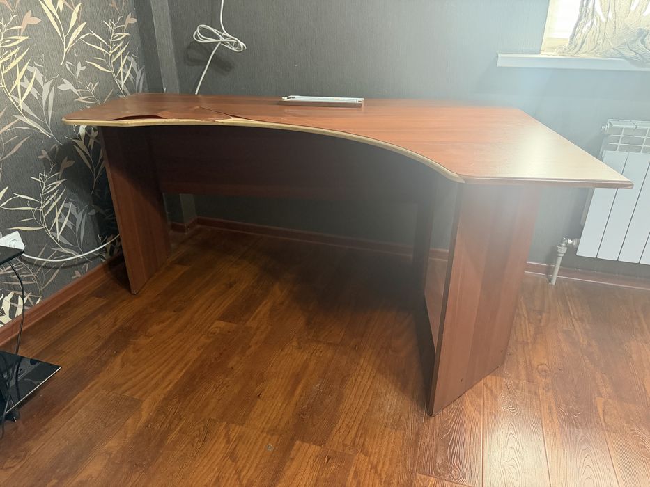 Стол компьютерный