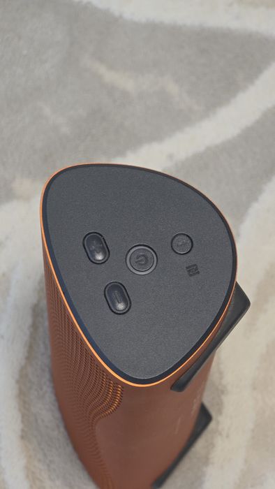 Vând boxa KEF Muo wireless portabila.