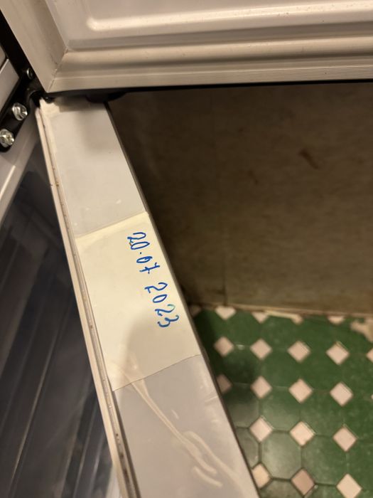 Frigider Samsung model RB33B612ESA