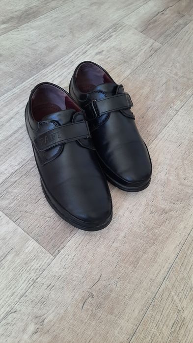 Продам туфли на мальчика pafi