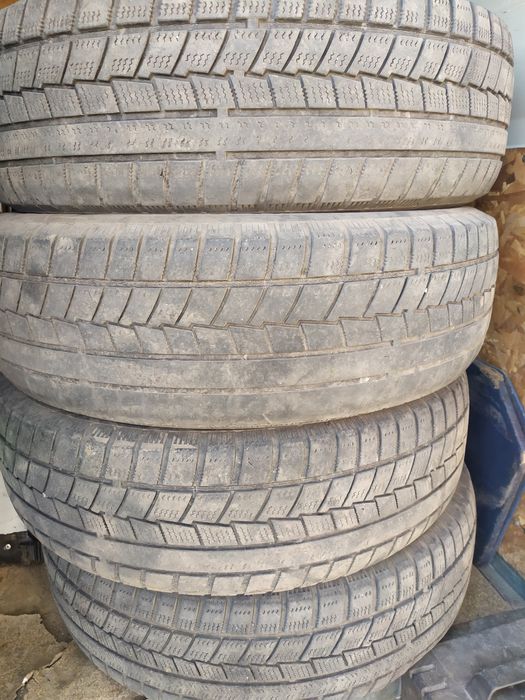 Продам б/у шины R16 215/70