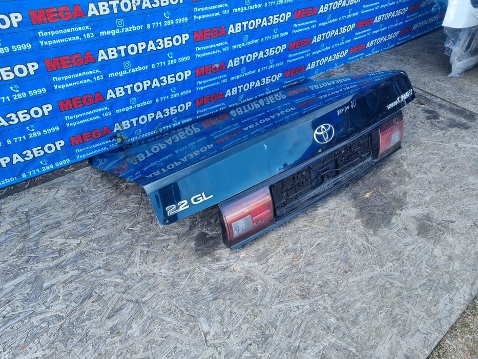 Кришка богажника на camry 10.