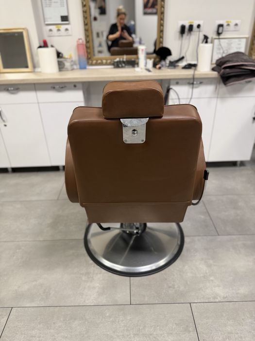 Vand 4  scaune frizerie
