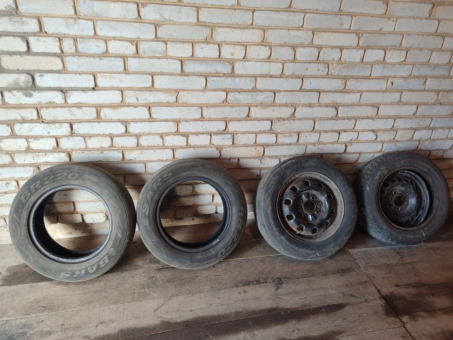 Продам шины R14 летние и два диска