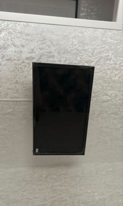Продам новый телевизор smart tv.