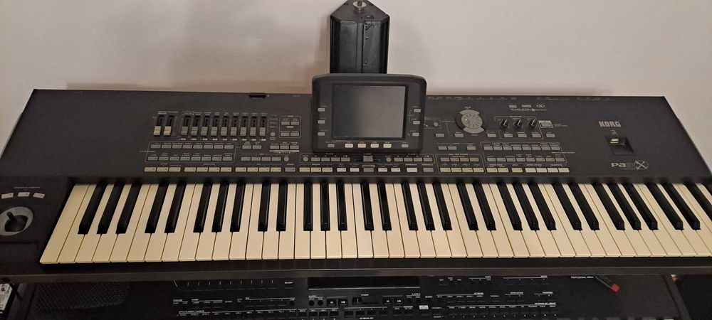 Korg pa3x 76 international