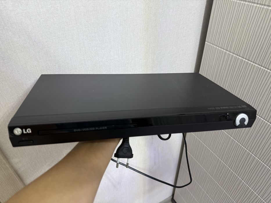 Продам DVD / CD плеер LG DV254