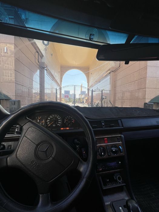 Мерседес бенц Е300 124