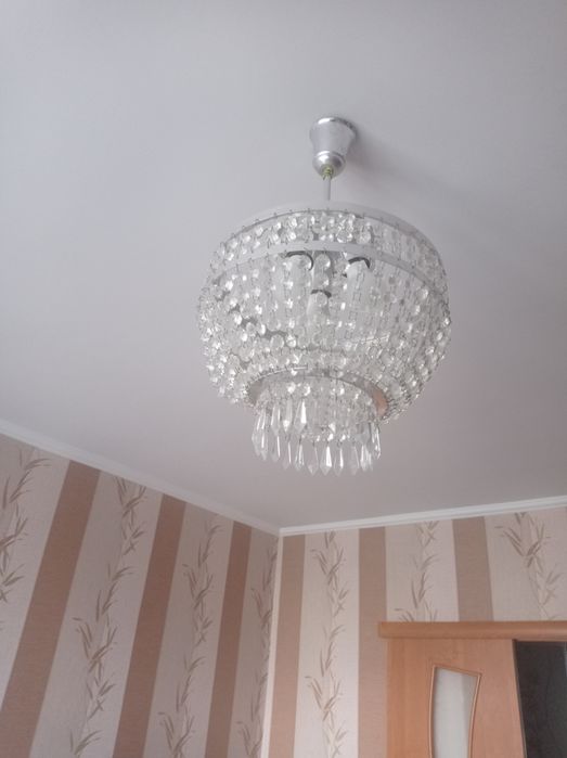 Пррдаётся хрустальная люстра