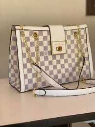 Geanta de mana sau umar superba cu lant auriu Louis Vuitton