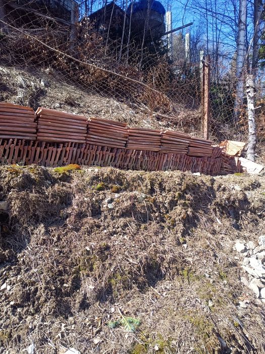 Vând țigle folosite