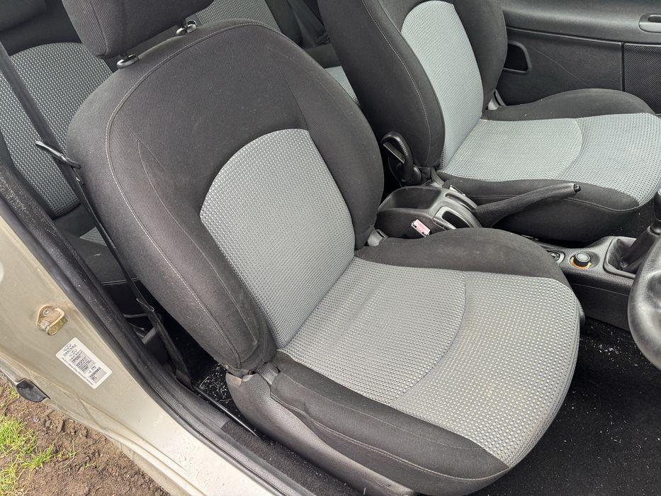 Салон Пежо 206 2/3врати