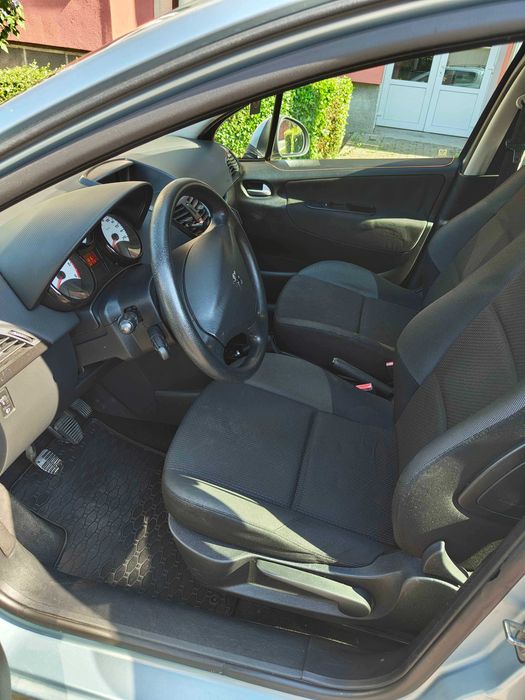 Peugeot 207 1.6 Diesel - 2010 | 233.000 km | Stare bună + Anvelope vară/iarnă noi