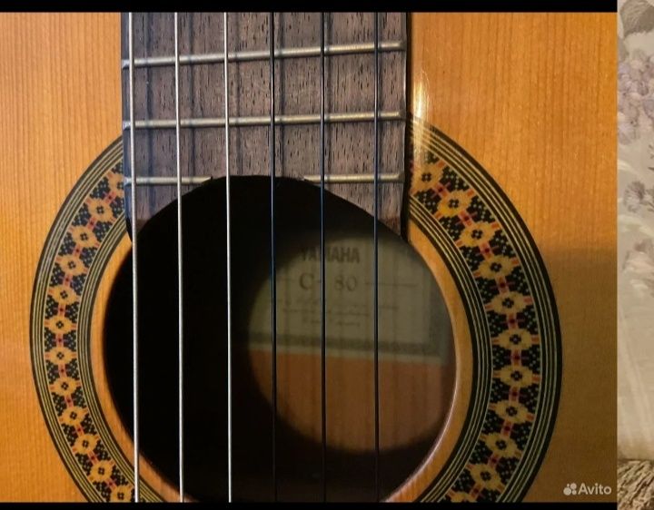 Продам классическую гитару