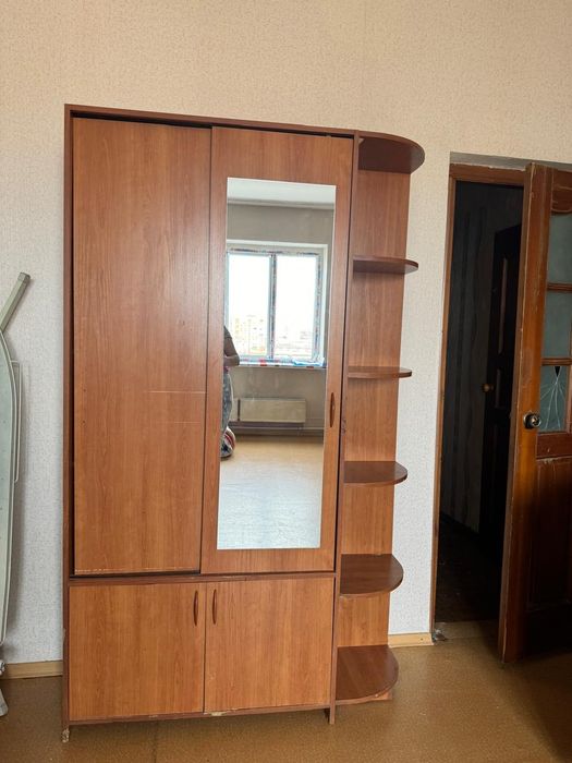 Продам Прихожую.