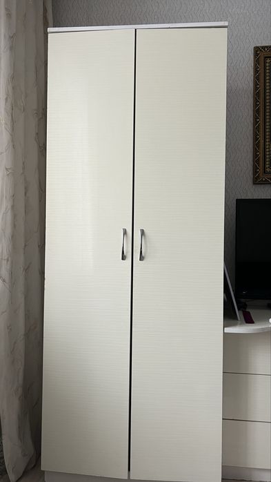 Шкаф и комод продается срочно