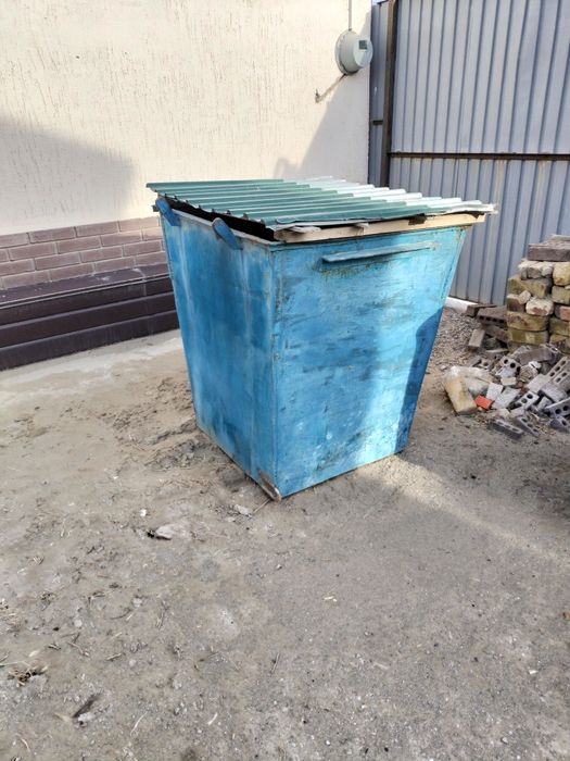 Мусорный контейнер