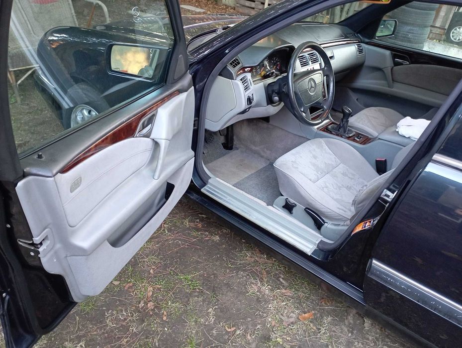 Mercedes-Benz W210 om605