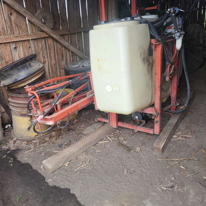 Instalație de ierbicidat rau