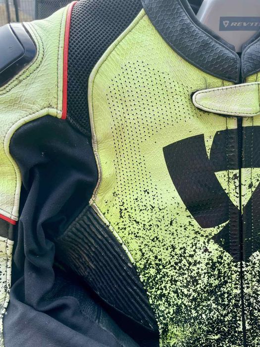 Кожен костюм REVIT