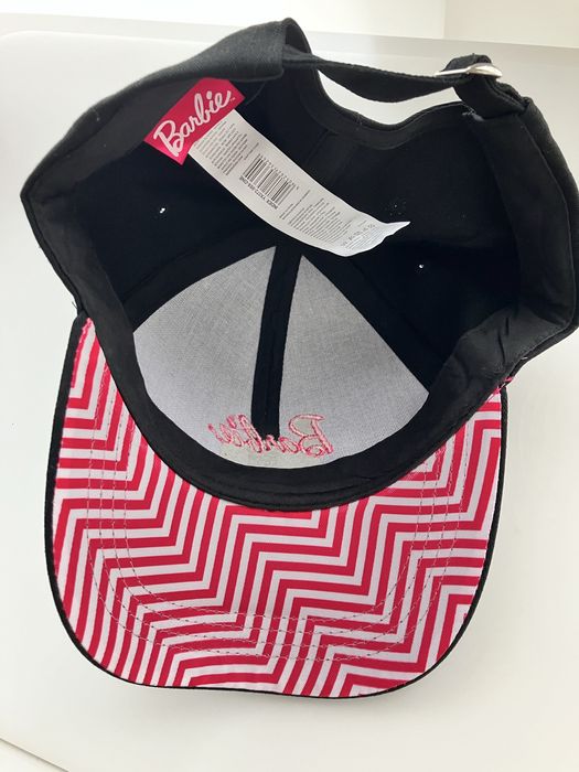 Нова шапка Barbie