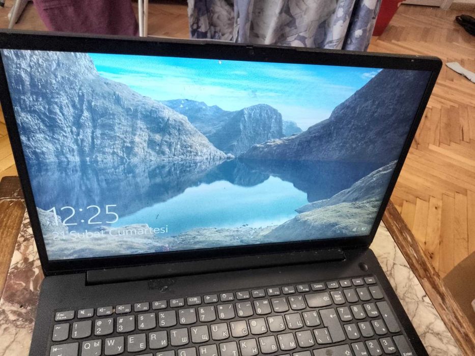 работещ лаптоп в много добро състояние