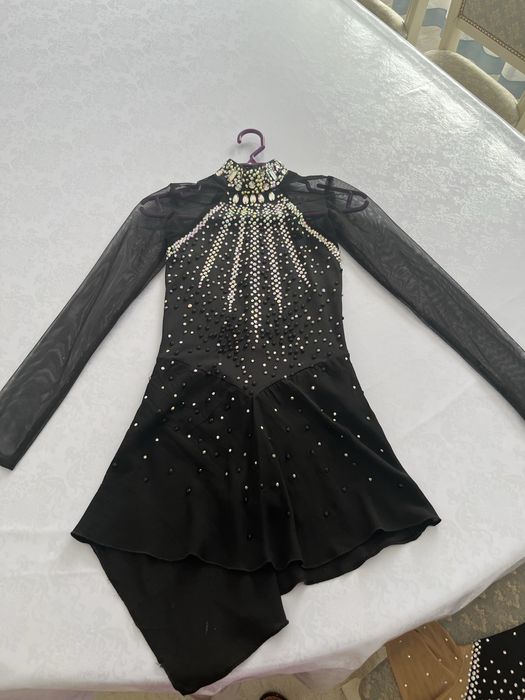 Продаётся платье для фигурного катания