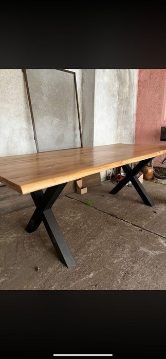 Masă din lemn masiv