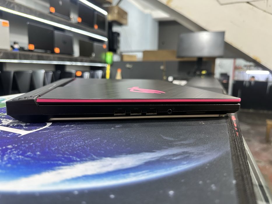 Мощный игравой ноутбук Asus Rog Strix i7-10750H 16/512 GTX1650Ti