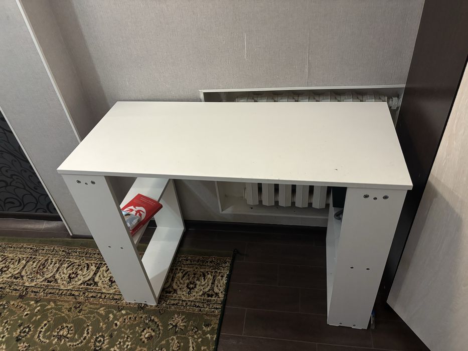 маникюрный стол, почти новый