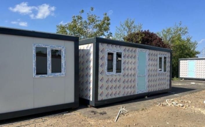 Vand containere modulare la super preț