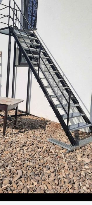 Scari zincate pe comanda