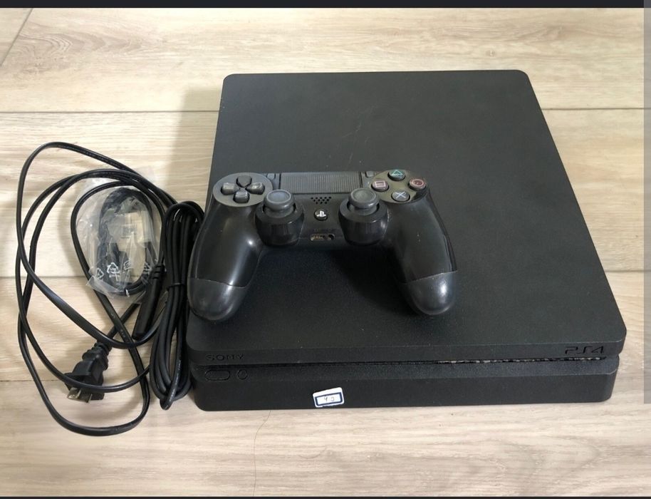 Playstation 4 slim 1 TB