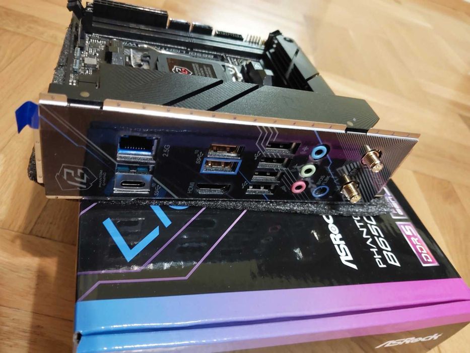 AMD Ryzen 5 9600X + AsRock B650I Lightning Wi-Fi  (НОВИ)