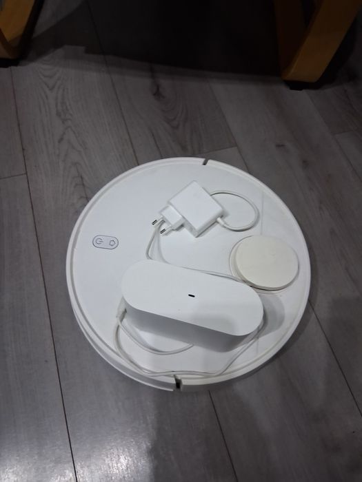 Прахосмукачка робот Xiaomi с функция за мокро почистване
Резервоа