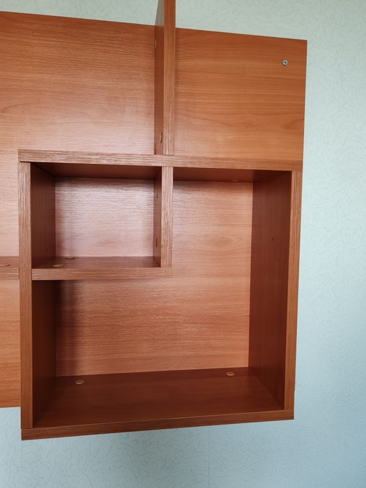 Библиотека за стена