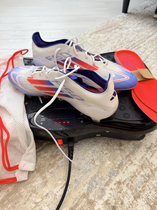 Бутсы adidas белый