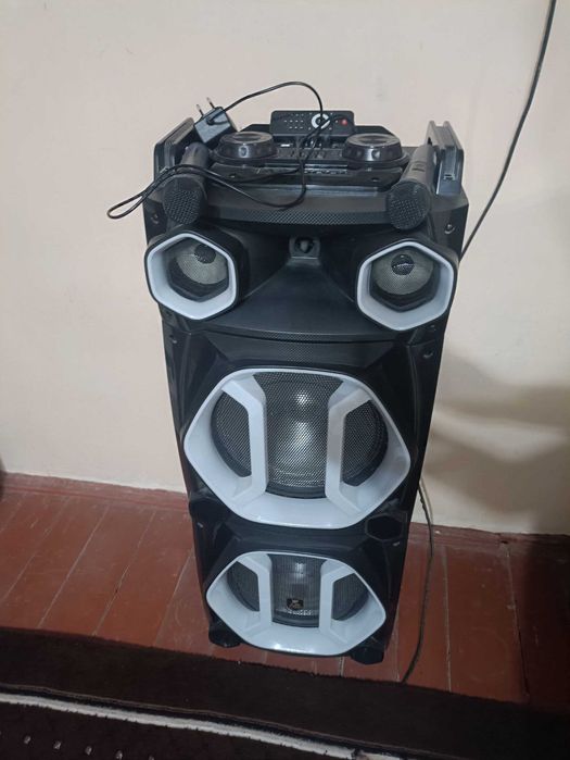 Колонка с микрофонами