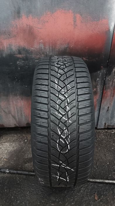 1бр. зимна гума 215/50/17 GoodYear Ultra Grip Performance 
dot22
6.8mm