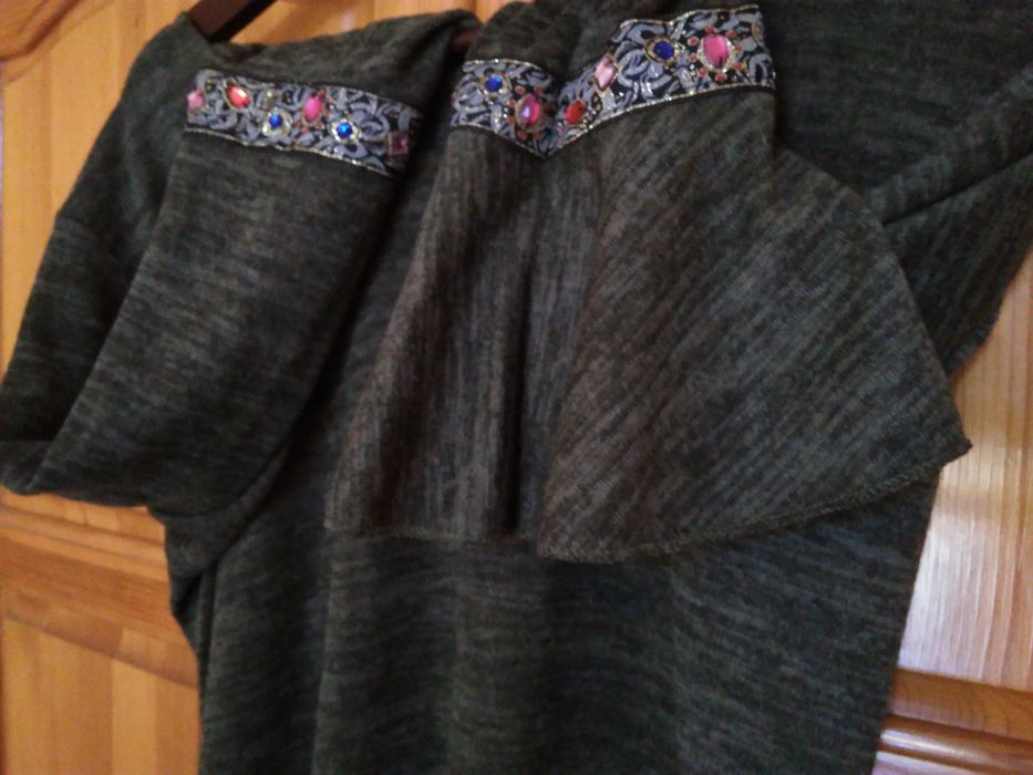 Дамска блуза с дълъг ръкав с камъни